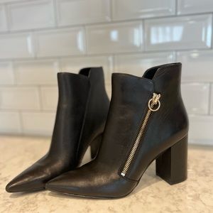Like new - Nine West black bootie